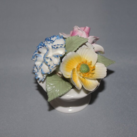 Radnor Floral Bouquet | Staffordshire England | Bone China Potted Floral - Picture 4 of 11